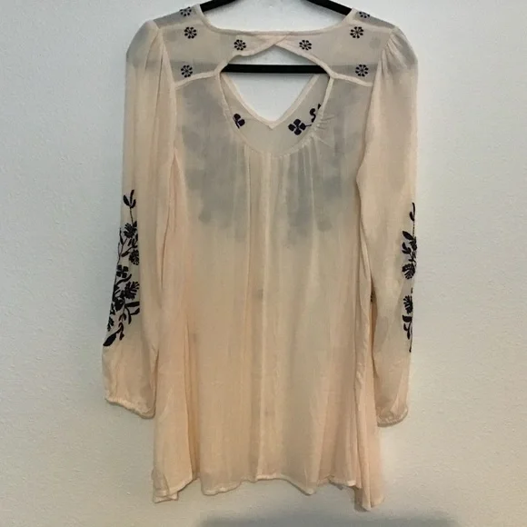 Umgee Embroidered Tunic Top - Picture 2 of 5